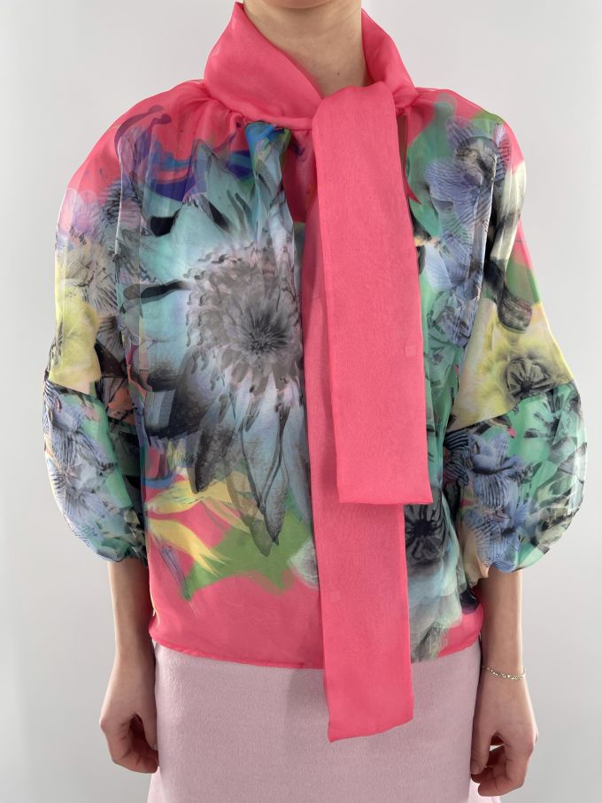 Blumenbluse mit Schleife