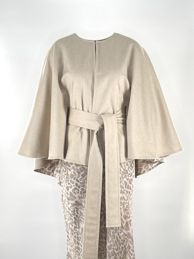 Exclusives Kaschmir-Cape in Beige